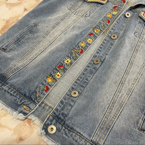 Pol distressed embroidery Jean vest - Picture 4 of 10